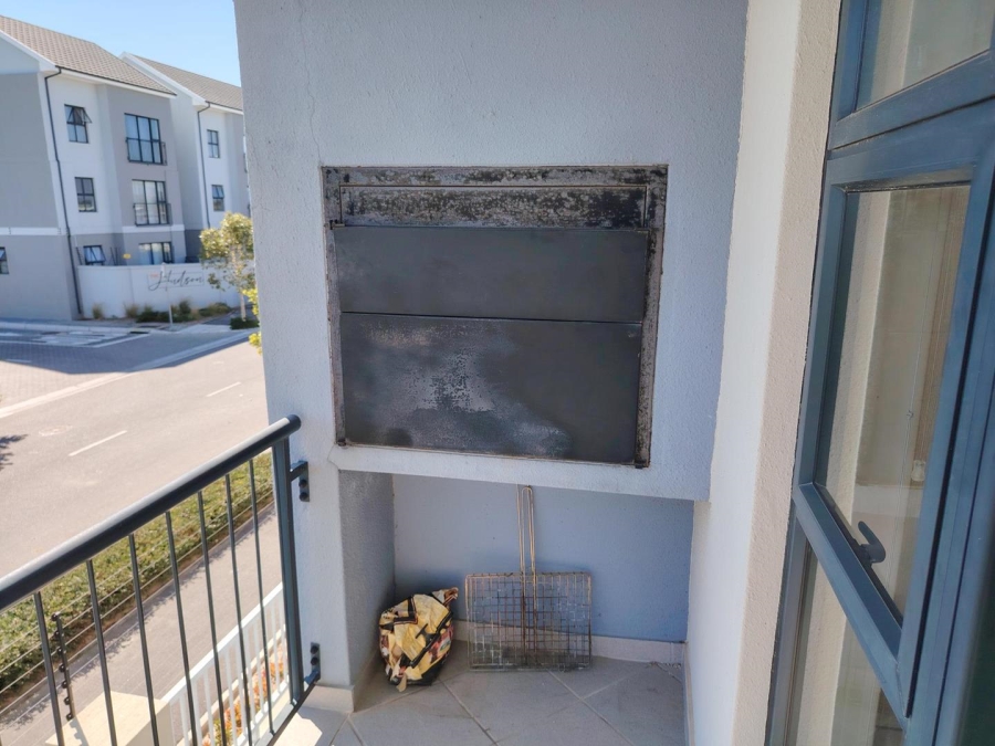 To Let 1 Bedroom Property for Rent in Buhrein Western Cape